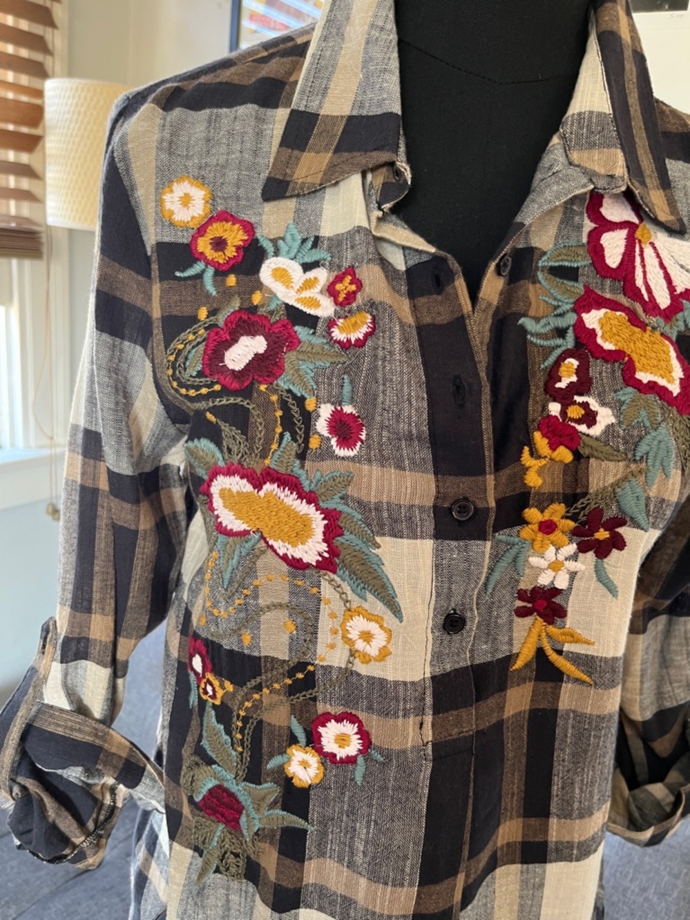 Kyla Sea Plaid Shirt with Floral Embroidery size S - Picture 3 of 6